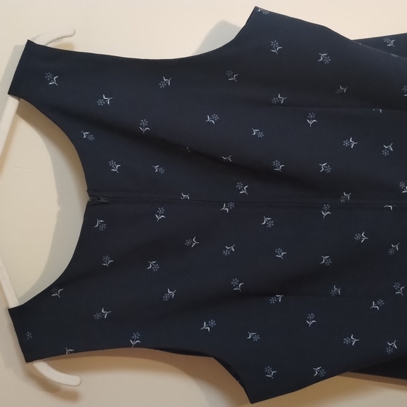 PLUS SIZE DRESS- LOVELY BLUE WITH TINY WHITE FLOWERS - SZ 16. EUC - Picture 8 of 8